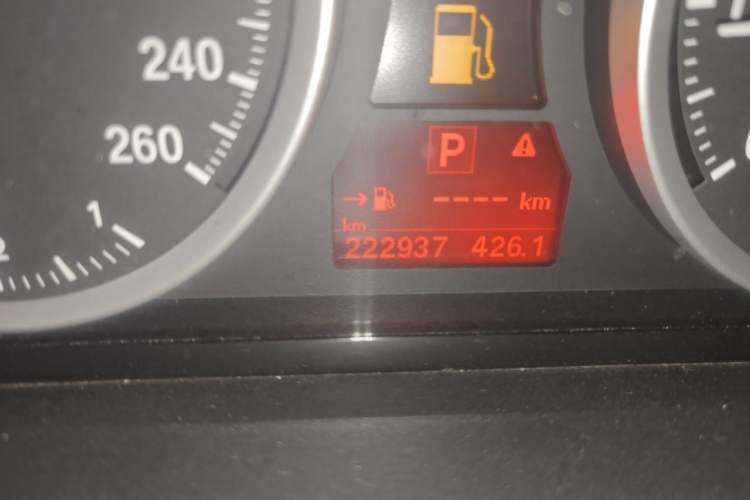 Used BMW X6 2011 xDrive35i Odometer Close Up