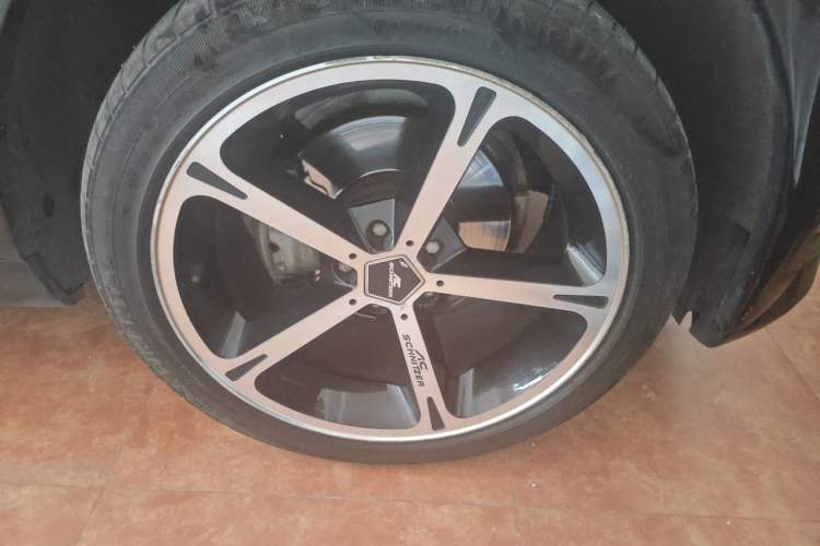 Used BMW X6  Right Front Wheel Hub