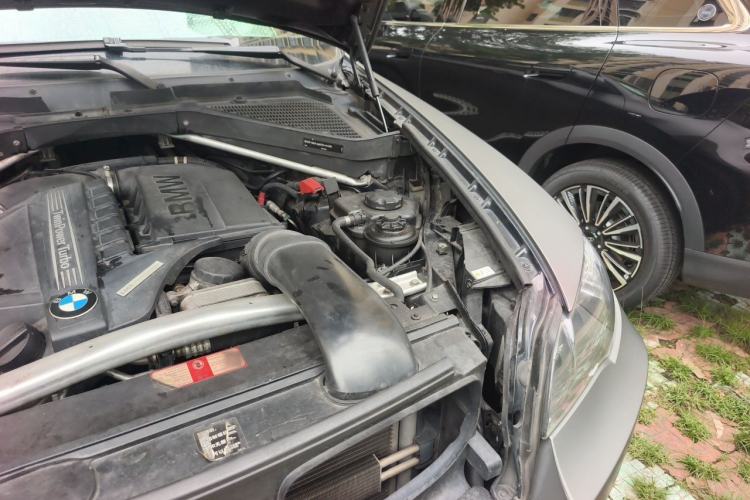 Used BMW X6 2011 xDrive35i Engine Bay Left