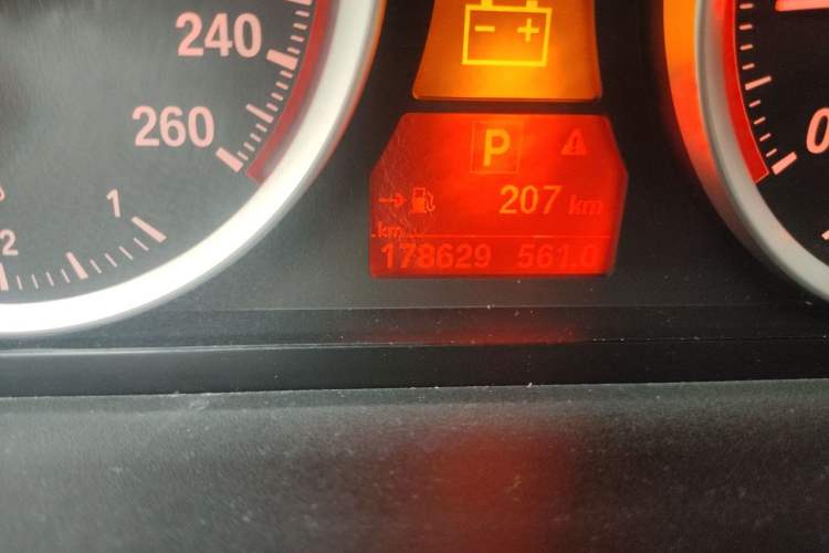 Used BMW X6 2011 xDrive35i Odometer Close Up
