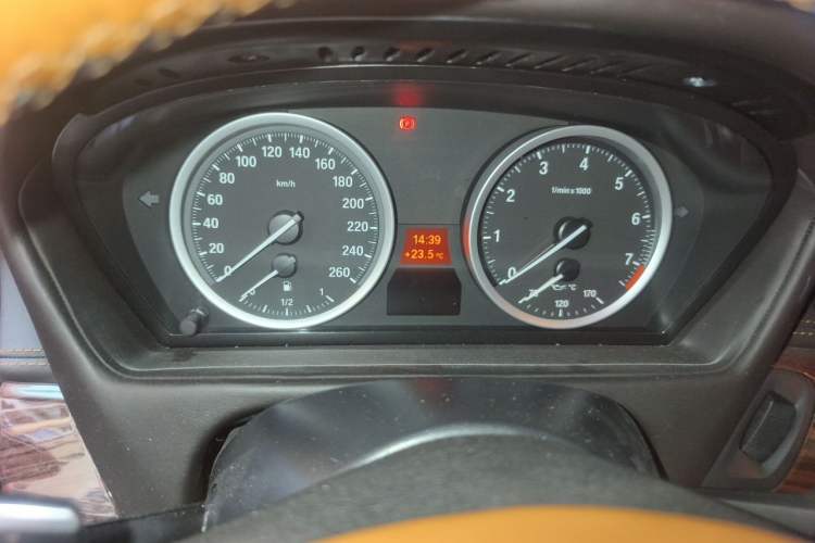 Used BMW X6 2011 xDrive35i Odometer Close Up