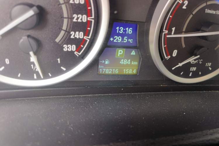 Used BMW X6 2011 xDrive35i Odometer Close Up