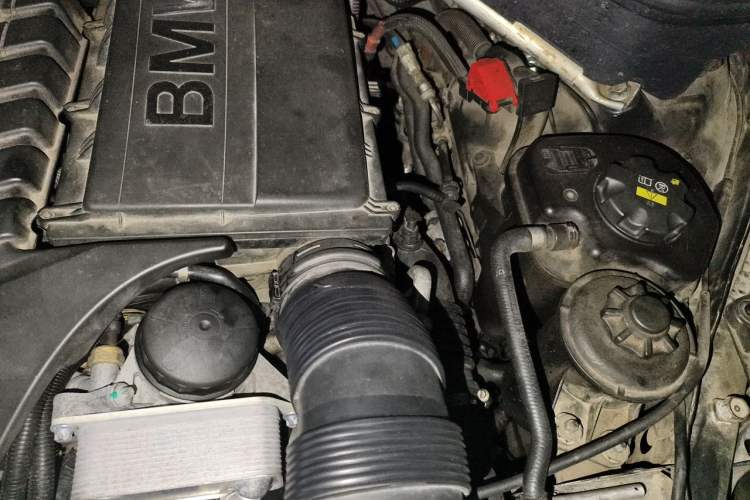 Used BMW X6 2011 xDrive35i Engine Bay Left