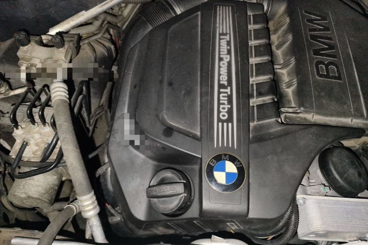 Used BMW X6 2011 xDrive35i Engine Bay Right