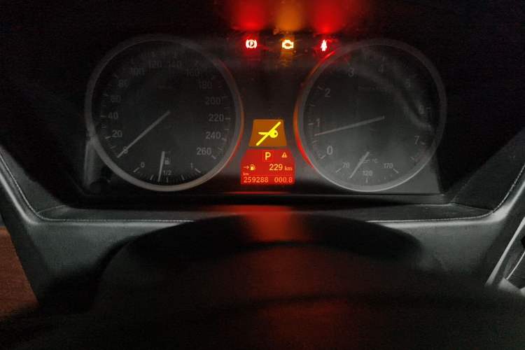 Used BMW X6 2011 xDrive35i Odometer Close Up