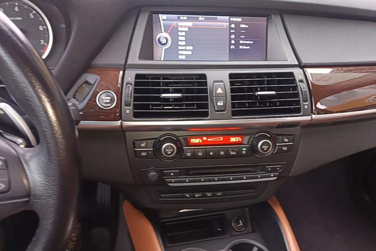 Used BMW X6 2011 xDrive35i Audio And AC Panel
