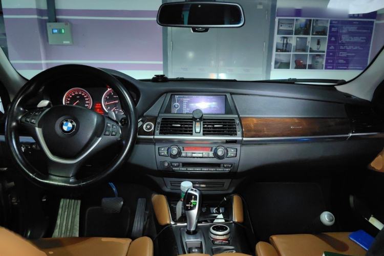 Used BMW X6 2011 xDrive35i Center Console