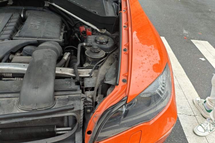 Used BMW X6 2011 xDrive35i Engine Bay Left