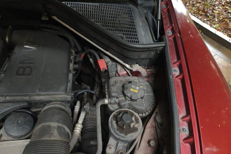Used BMW X6 2011 xDrive35i Engine Bay Left