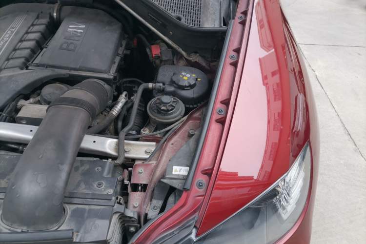 Used BMW X6 2011 xDrive35i Engine Bay Left