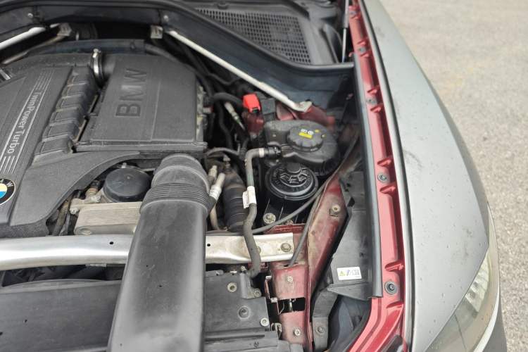 Used BMW X6 2011 xDrive35i Engine Bay Left