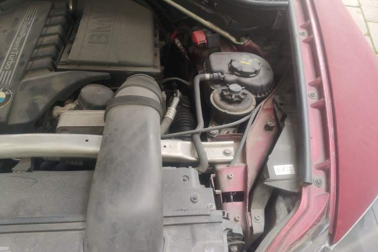 Used BMW X6 2011 xDrive35i Engine Bay Left