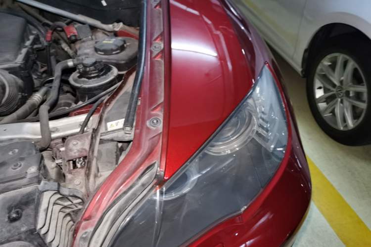 Used BMW X6 2011 xDrive35i Engine Bay Left
