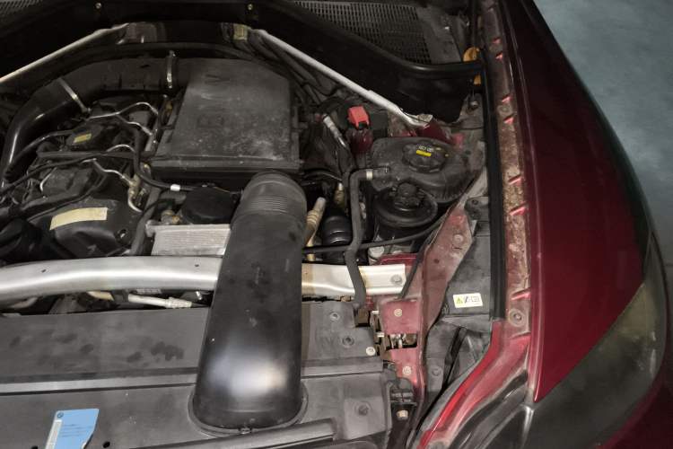 Used BMW X6 2011 xDrive35i Engine Bay Left