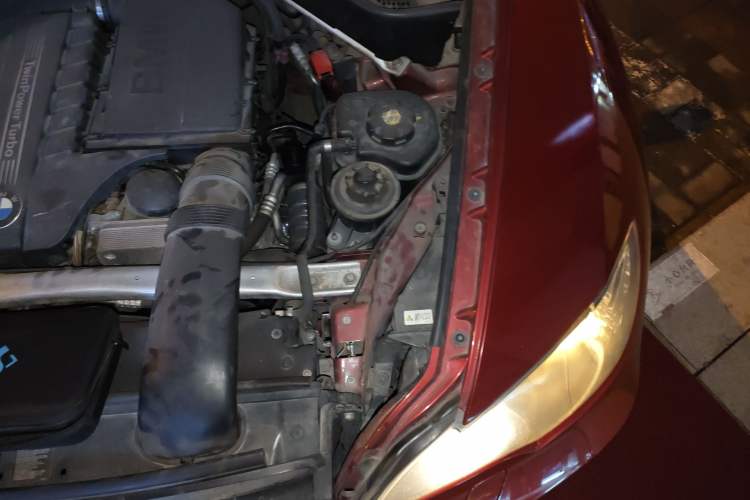Used BMW X6 2011 xDrive35i Engine Bay Left