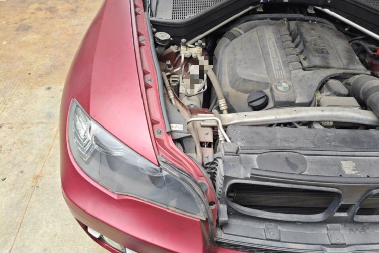 Used BMW X6 2011 xDrive35i Engine Bay Right