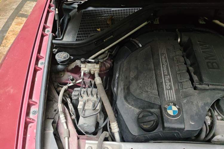 Used BMW X6 2011 xDrive35i Engine Bay Right