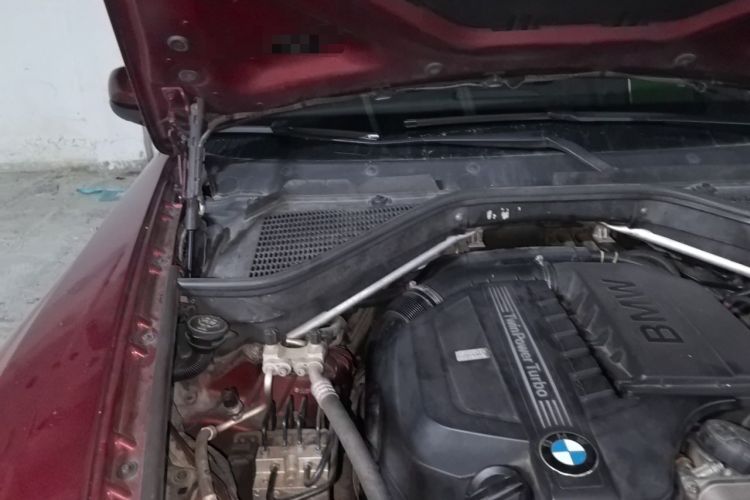 Used BMW X6 2011 xDrive35i Engine Bay Right
