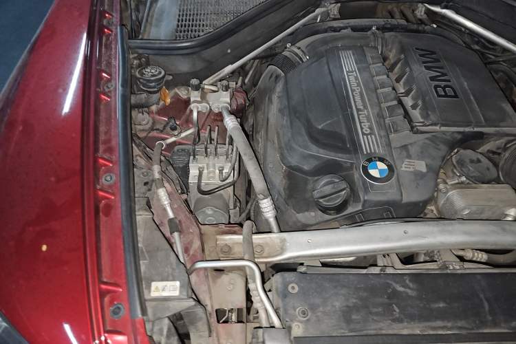 Used BMW X6 2011 xDrive35i Engine Bay Right
