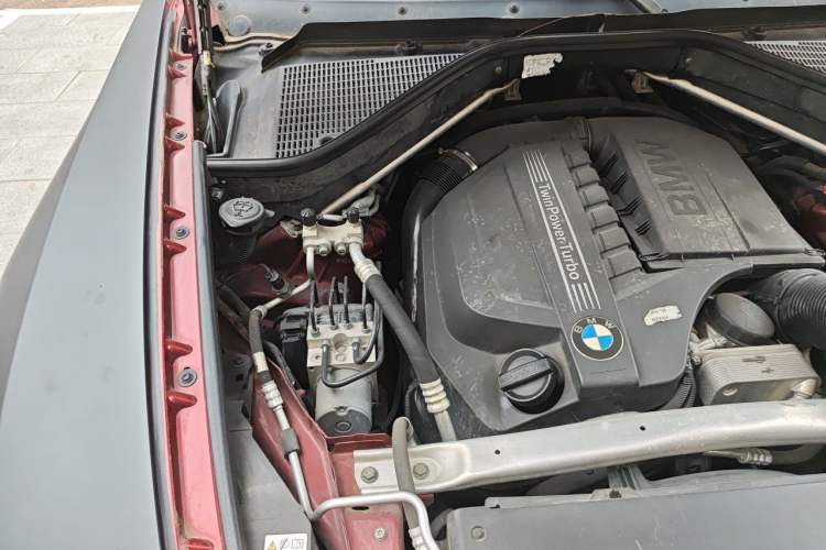 Used BMW X6 2011 xDrive35i Engine Bay Right