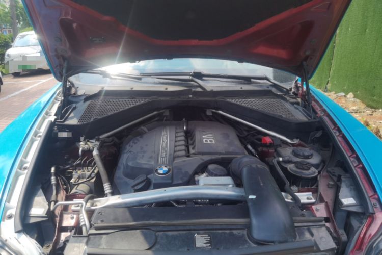 Used BMW X6 2011 xDrive35i Engine Bay