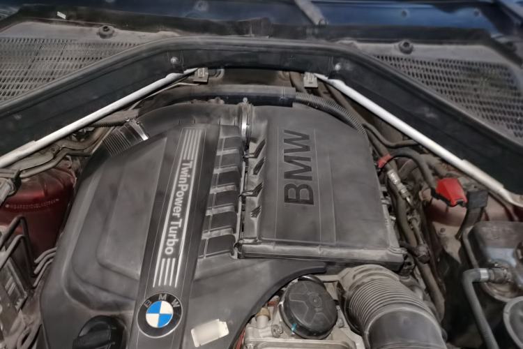 Used BMW X6 2011 xDrive35i Engine Bay