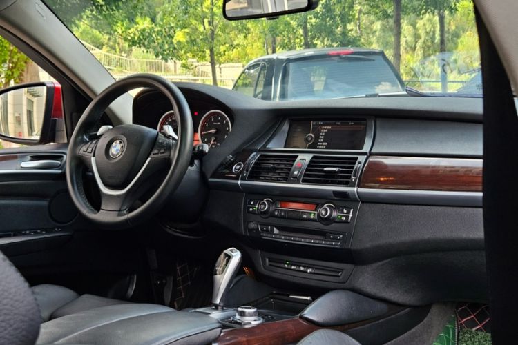 Used BMW X6 2011 xDrive35i Interior 15