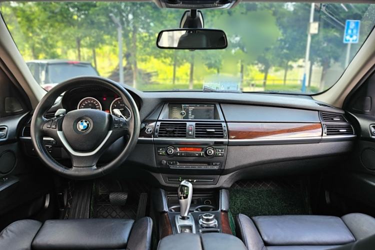 Used BMW X6 2011 xDrive35i Interior 2