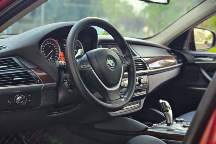 Used BMW X6 2011 xDrive35i Interior 8