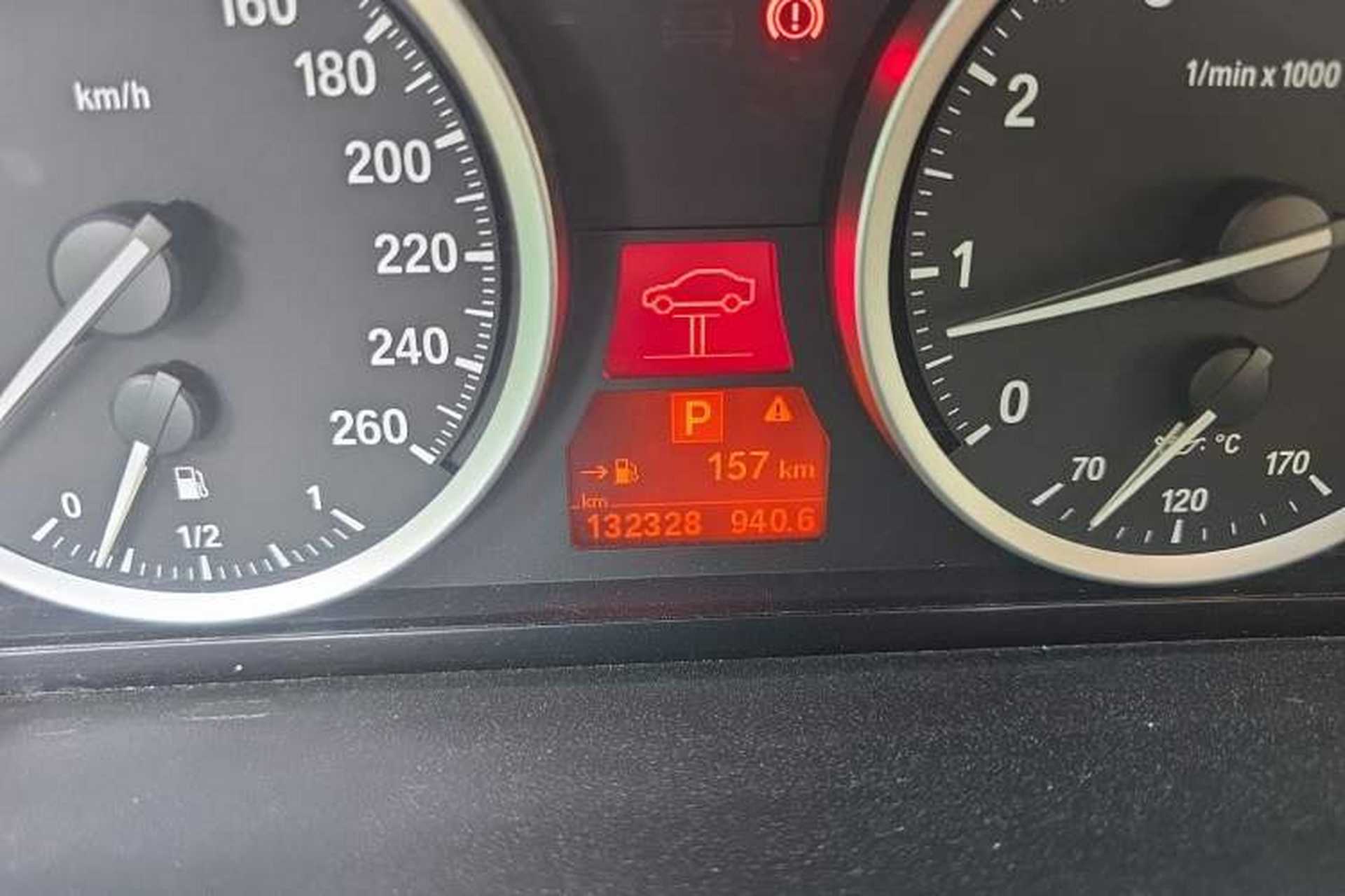 Used BMW X6 2011 xDrive35i Odometer Close Up