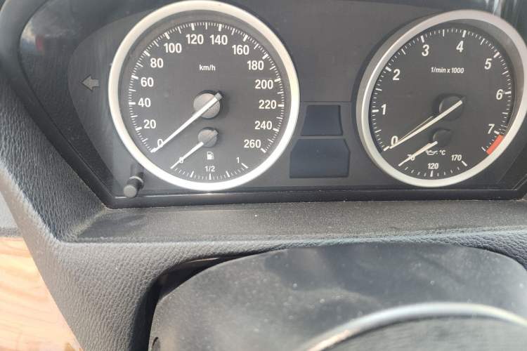 Used BMW X6 2011 xDrive35i Odometer Close Up
