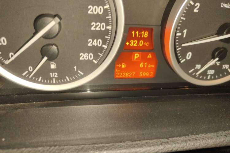 Used BMW X6 2011 xDrive35i Odometer Close Up