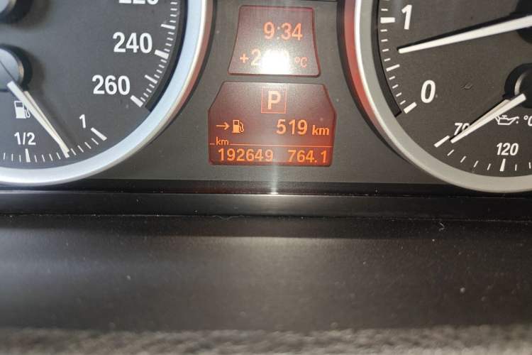 Used BMW X6 2011 xDrive35i Odometer Close Up