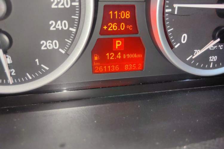 Used BMW X6 2011 xDrive35i Odometer Close Up