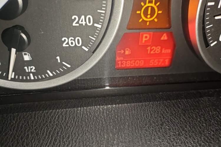 Used BMW X6 2011 xDrive35i Odometer Close Up