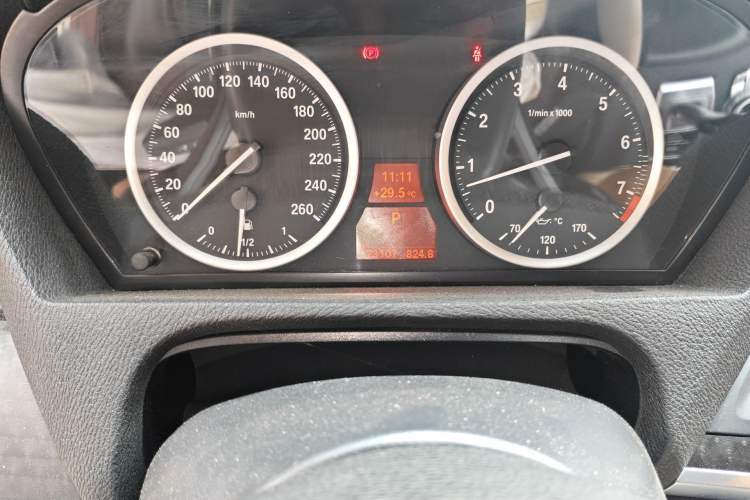 Used BMW X6 2011 xDrive35i Odometer Close Up
