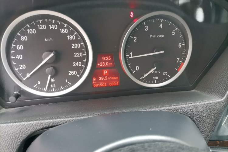Used BMW X6 2011 xDrive35i Odometer Close Up
