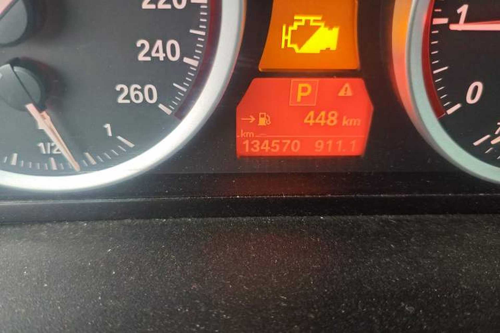 Used BMW X6 2011 xDrive35i Odometer Close Up