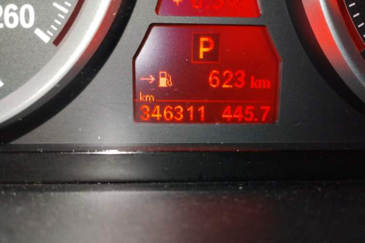 Used BMW X6 2011 xDrive35i Odometer Close Up
