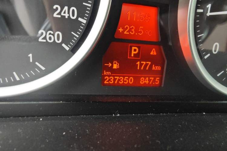 Used BMW X6 2011 xDrive35i Odometer Close Up