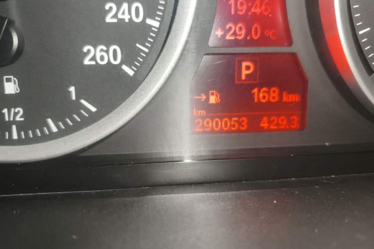Used BMW X6 2011 xDrive35i Odometer Close Up