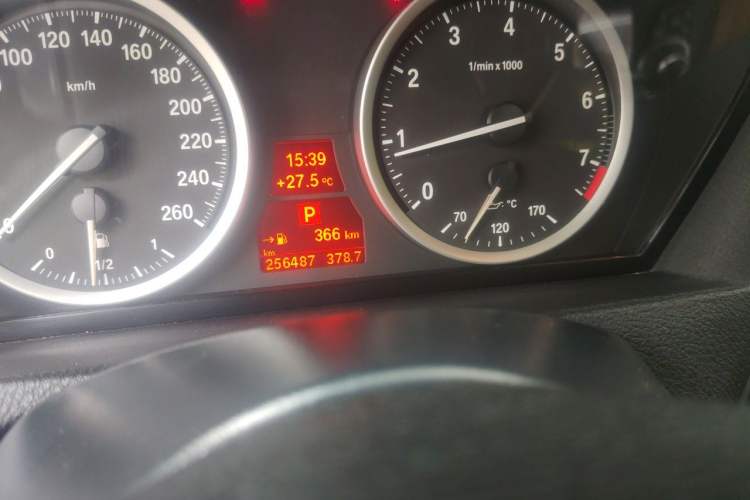 Used BMW X6 2011 xDrive35i Odometer Close Up