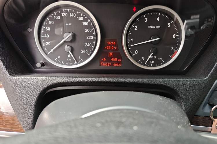 Used BMW X6 2011 xDrive35i Odometer Close Up