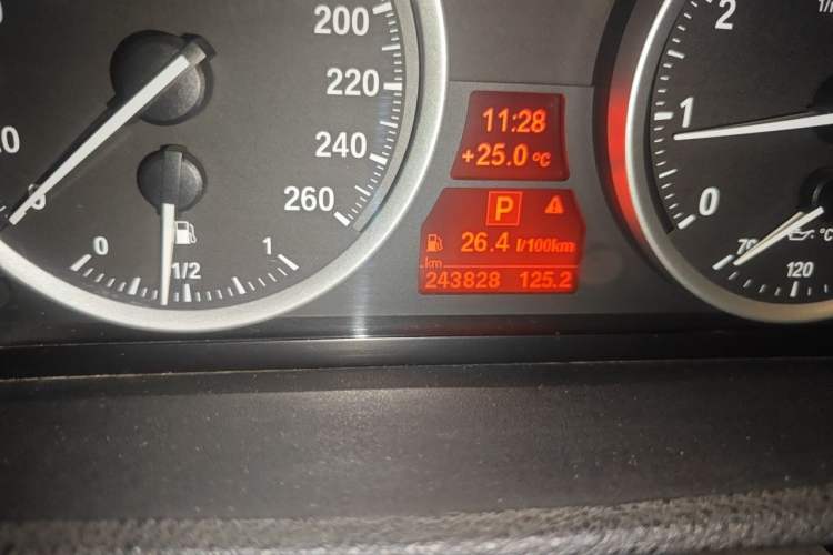 Used BMW X6 2011 xDrive35i Odometer Close Up