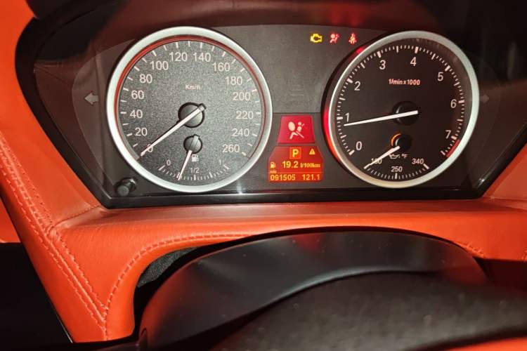 Used BMW X6 2011 xDrive35i Odometer Close Up