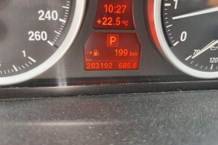 Used BMW X6 2011 xDrive35i Odometer Close Up