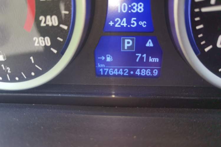Used BMW X6 2011 xDrive35i Odometer Close Up