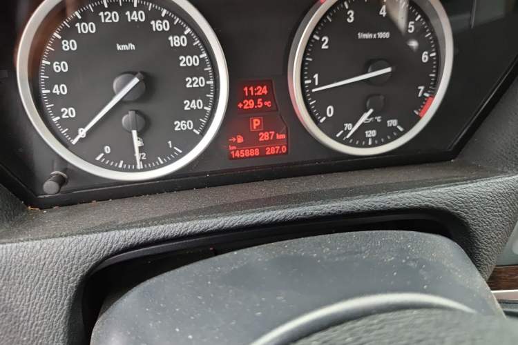 Used BMW X6 2011 xDrive35i Odometer Close Up