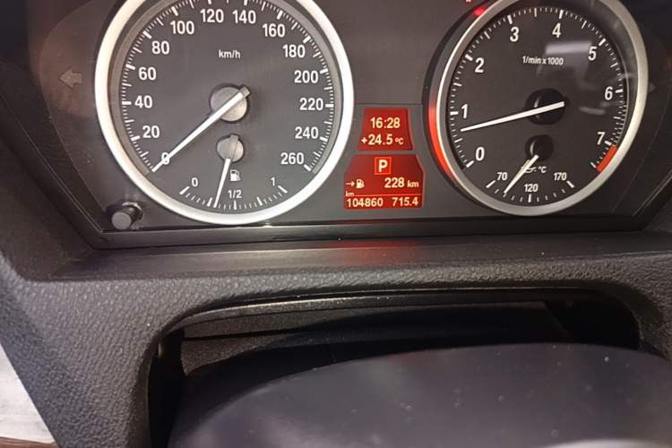 Used BMW X6 2011 xDrive35i Odometer Close Up