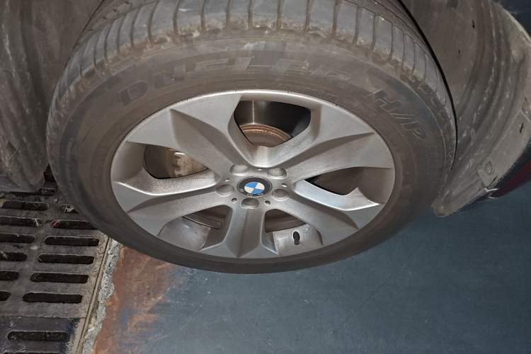 Used BMW X6 2011 xDrive35i Right Front Wheel Hub
